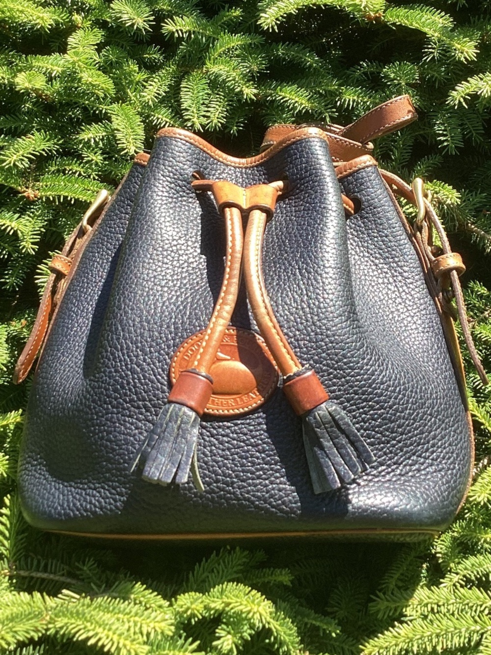 Beautiful Vintage Dooney&Bourke Pebbled Leather Drawstring Slouch Bucket Handbag